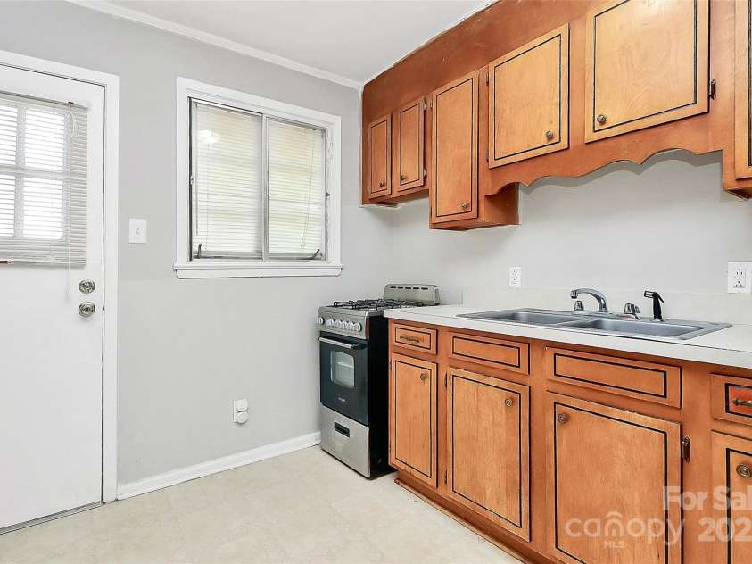 3210 Minnesota Road, Charlotte, NC 28208.  MLS# CAR4310835, YatesRealty ID 3204. 