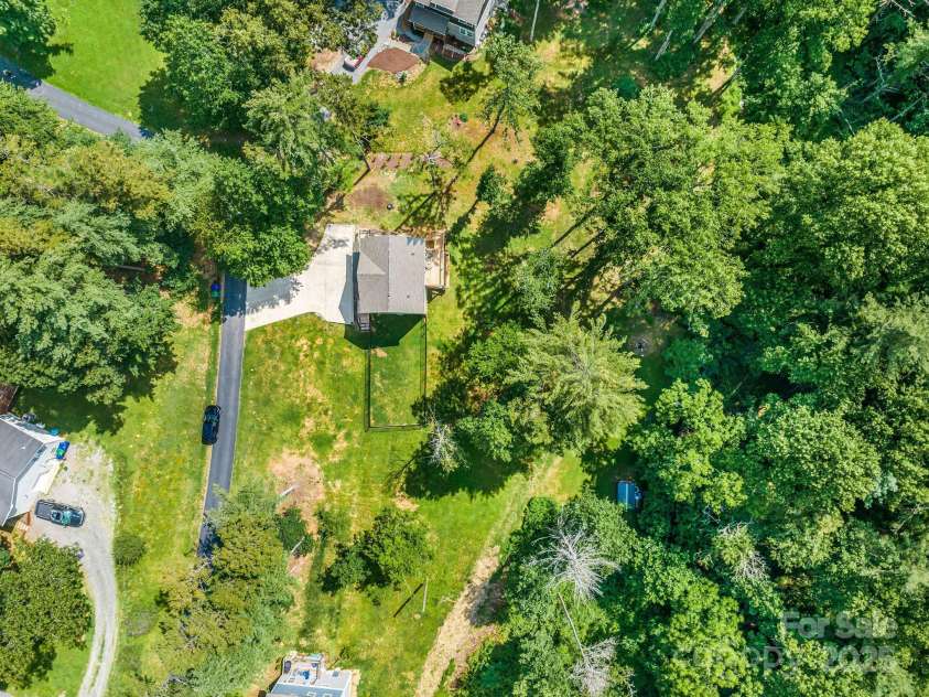 107 Mears Ridge Drive, Asheville, NC 28806.  MLS# CAR4274552, YatesRealty ID 32040. 