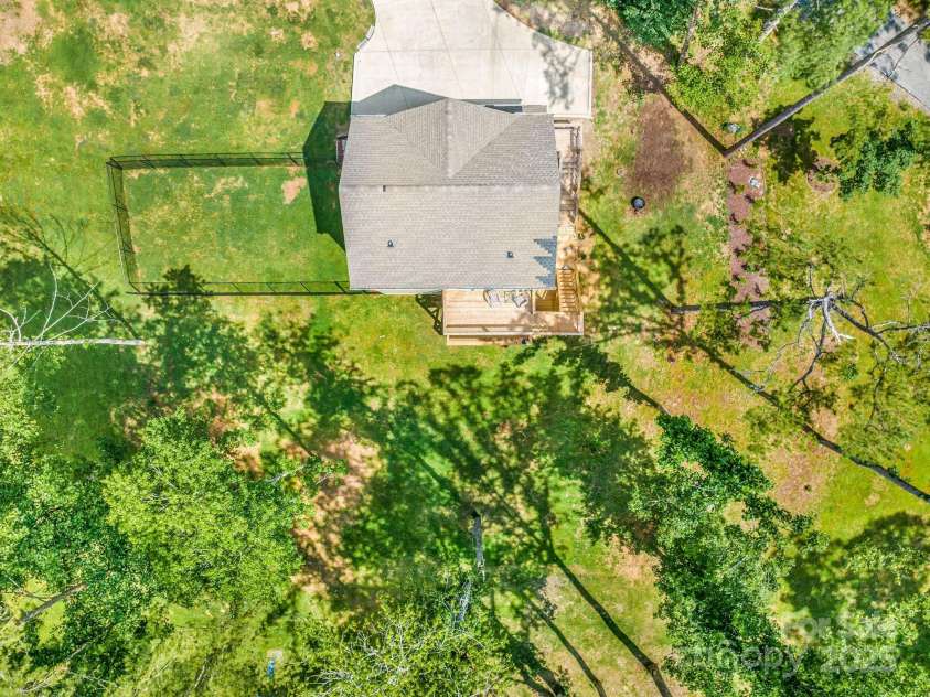 107 Mears Ridge Drive, Asheville, NC 28806.  MLS# CAR4274552, YatesRealty ID 32040. 
