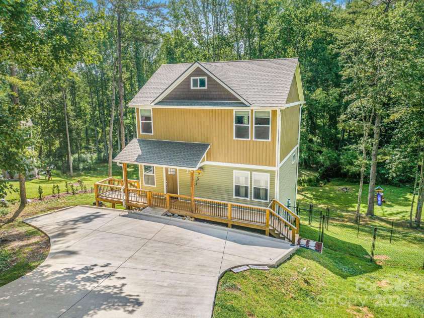 107 Mears Ridge Drive, Asheville, NC 28806.  MLS# CAR4274552, YatesRealty ID 32040. Concrete driveway and fenced in area to right of house.