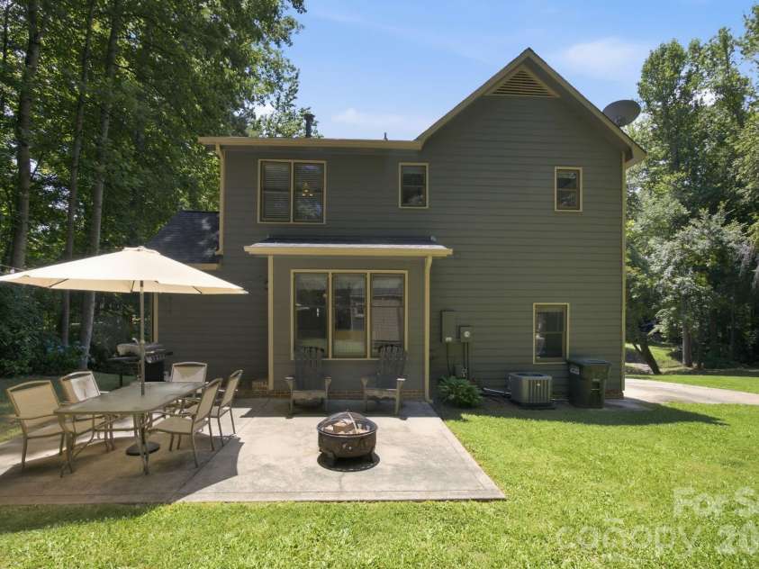 112 Bristlecone Court, Gastonia, NC 28056.  MLS# CAR4395026, YatesRealty ID 32040. 