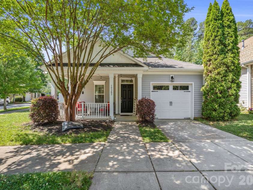 19303 Pocono Lane, Cornelius, NC 28031.  MLS# CAR4379962, YatesRealty ID 32041. 