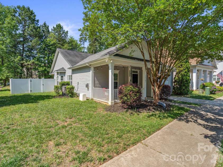 19303 Pocono Lane, Cornelius, NC 28031.  MLS# CAR4379962, YatesRealty ID 32041. 