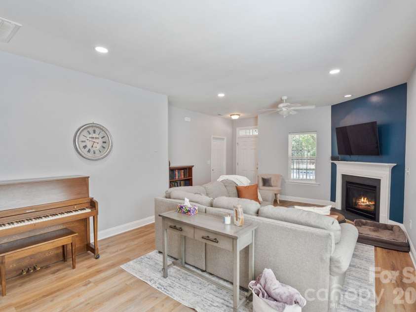 19303 Pocono Lane, Cornelius, NC 28031.  MLS# CAR4379962, YatesRealty ID 32041. 