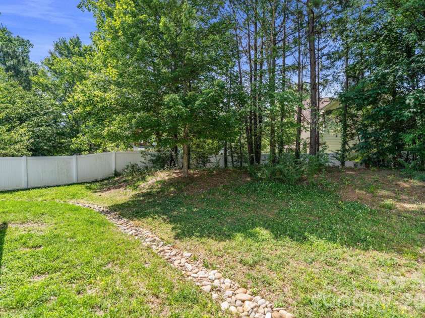 19303 Pocono Lane, Cornelius, NC 28031.  MLS# CAR4379962, YatesRealty ID 32041. 