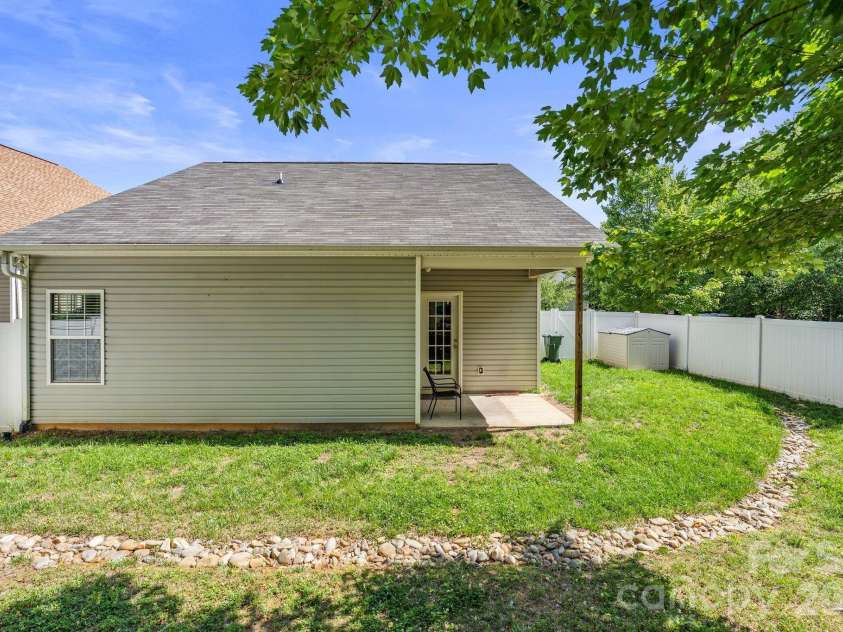 19303 Pocono Lane, Cornelius, NC 28031.  MLS# CAR4379962, YatesRealty ID 32041. 