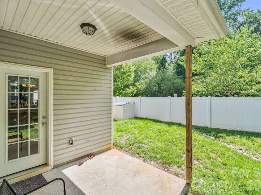 19303 Pocono Lane, Cornelius, NC 28031.  MLS# CAR4379962, YatesRealty ID 32041. 