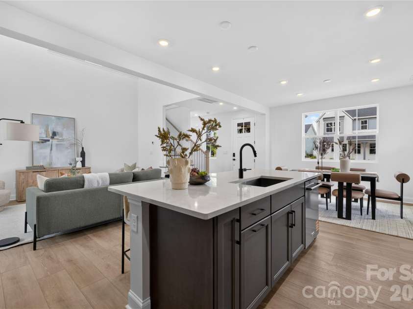 409 Celestial Drive, Tega Cay, SC 29708.  MLS# CAR4380554, YatesRealty ID 32042. Kitchen Island