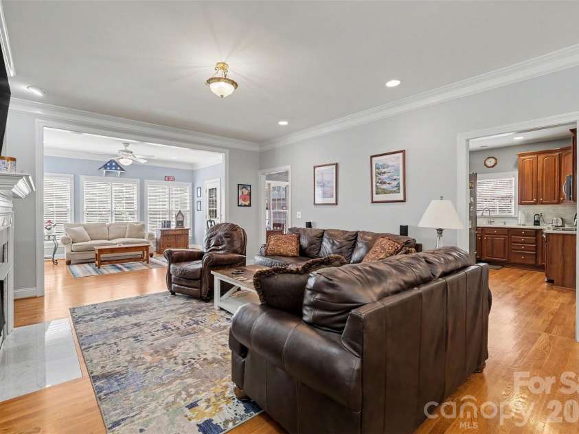 172 Eaglecrest Drive, Matthews, NC 28104.  MLS# CAR4387167, YatesRealty ID 32044. 