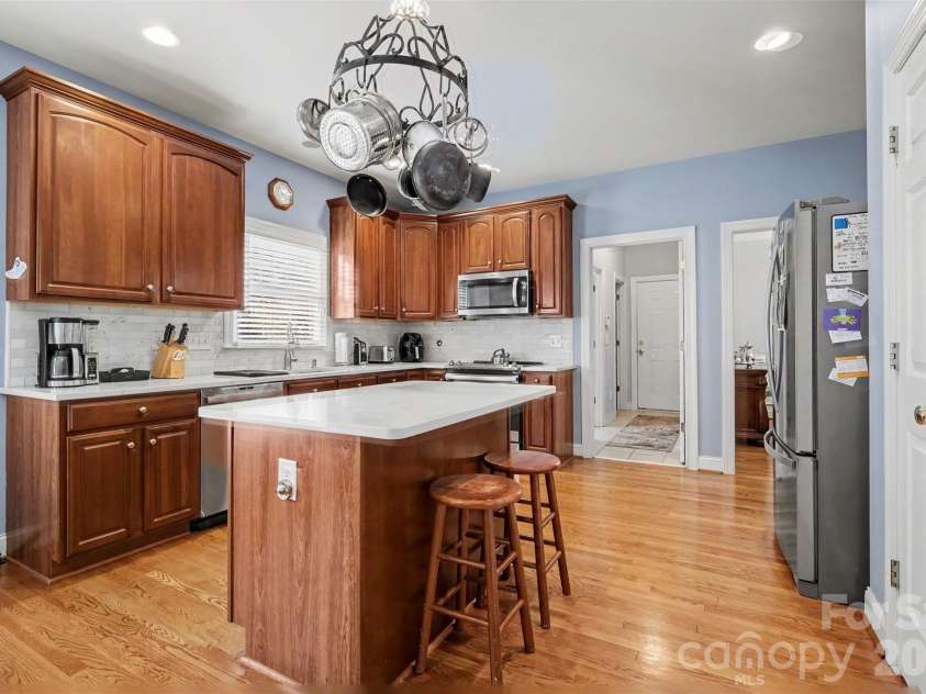 172 Eaglecrest Drive, Matthews, NC 28104.  MLS# CAR4387167, YatesRealty ID 32044. 