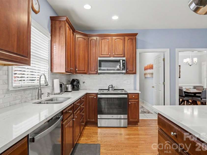 172 Eaglecrest Drive, Matthews, NC 28104.  MLS# CAR4387167, YatesRealty ID 32044. 