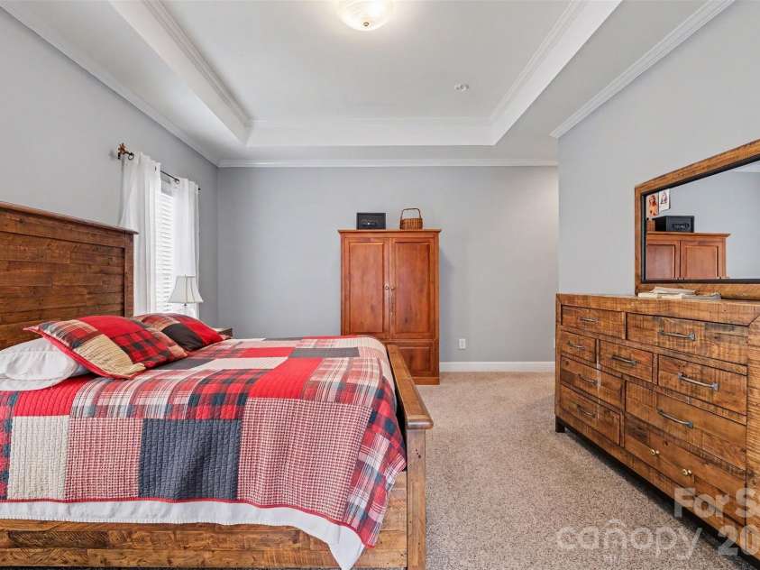 172 Eaglecrest Drive, Matthews, NC 28104.  MLS# CAR4387167, YatesRealty ID 32044. 