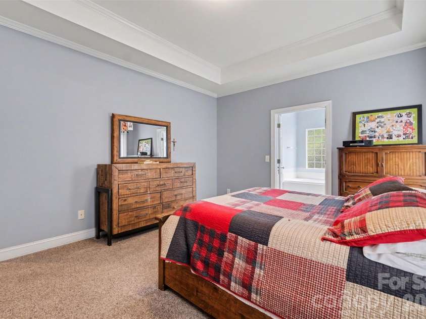172 Eaglecrest Drive, Matthews, NC 28104.  MLS# CAR4387167, YatesRealty ID 32044. 