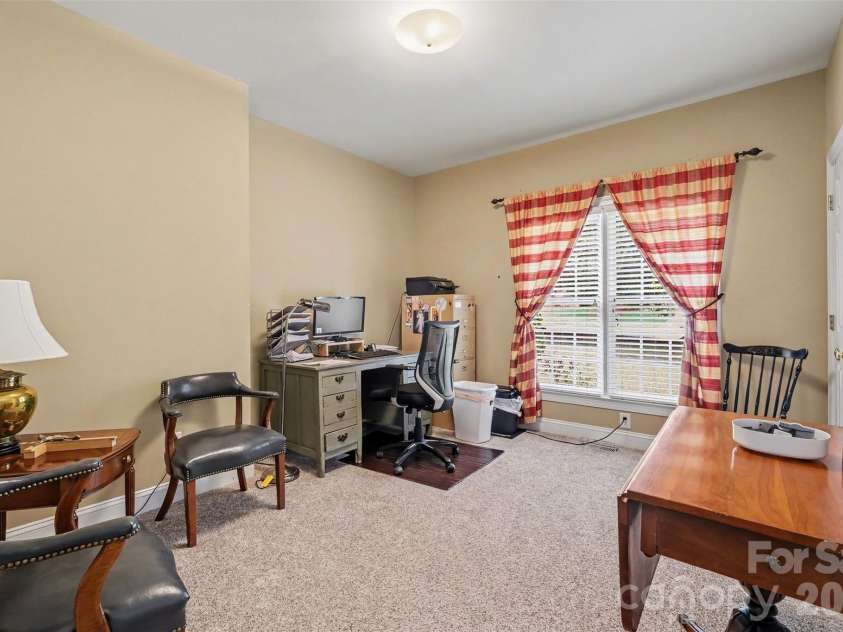172 Eaglecrest Drive, Matthews, NC 28104.  MLS# CAR4387167, YatesRealty ID 32044. 