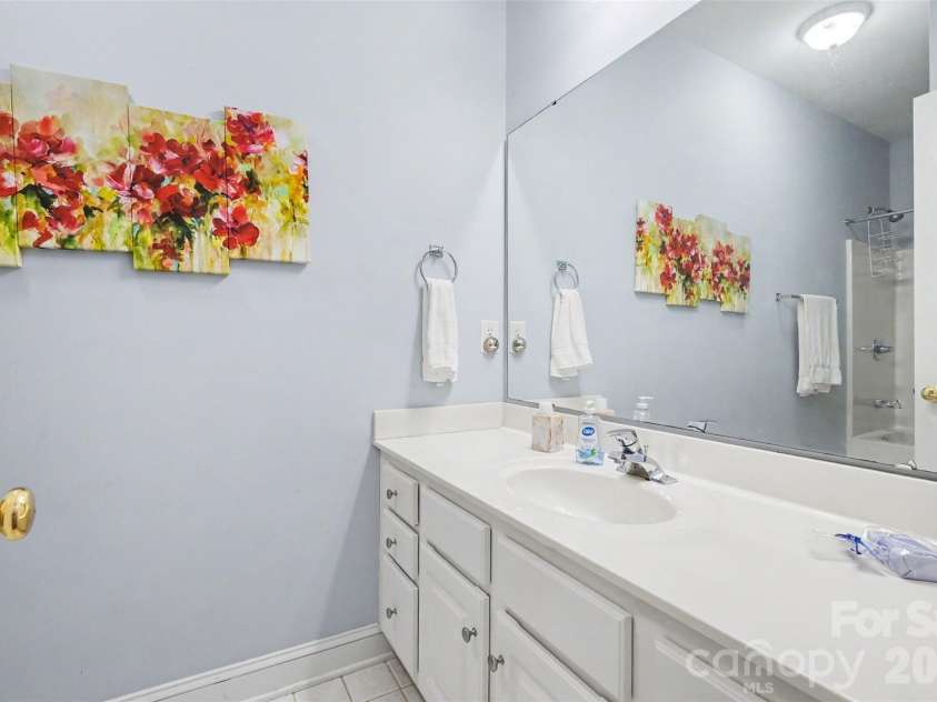 172 Eaglecrest Drive, Matthews, NC 28104.  MLS# CAR4387167, YatesRealty ID 32044. 