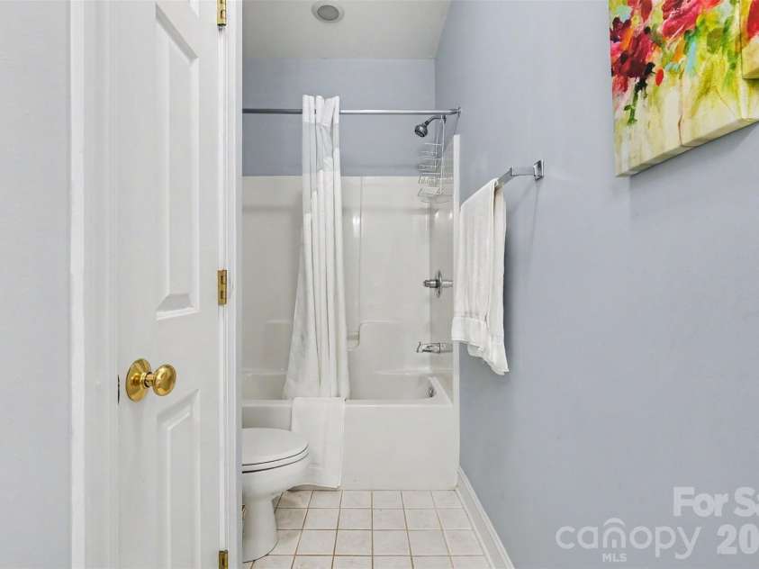 172 Eaglecrest Drive, Matthews, NC 28104.  MLS# CAR4387167, YatesRealty ID 32044. 
