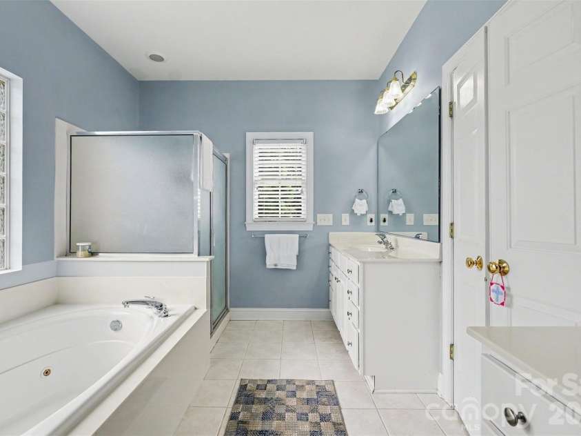 172 Eaglecrest Drive, Matthews, NC 28104.  MLS# CAR4387167, YatesRealty ID 32044. 