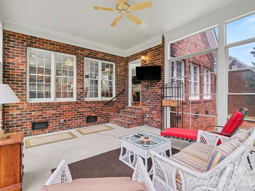 172 Eaglecrest Drive, Matthews, NC 28104.  MLS# CAR4387167, YatesRealty ID 32044. 