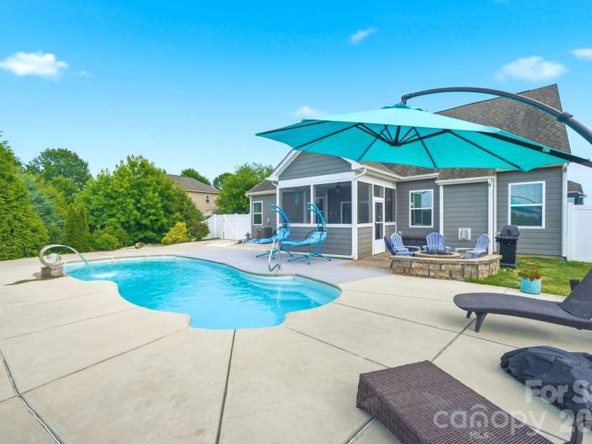 110 Caversham Drive, Mooresville, NC 28115.  MLS# CAR4394719, YatesRealty ID 32045. 