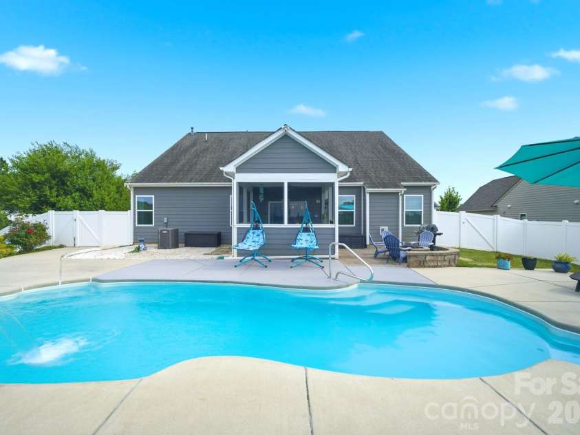 110 Caversham Drive, Mooresville, NC 28115.  MLS# CAR4394719, YatesRealty ID 32045. 