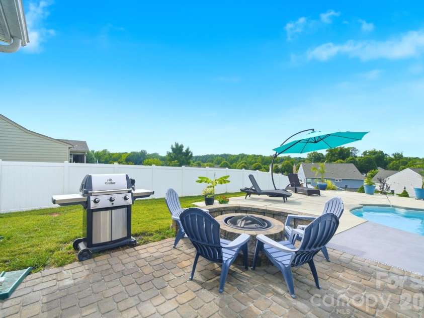 110 Caversham Drive, Mooresville, NC 28115.  MLS# CAR4394719, YatesRealty ID 32045. 