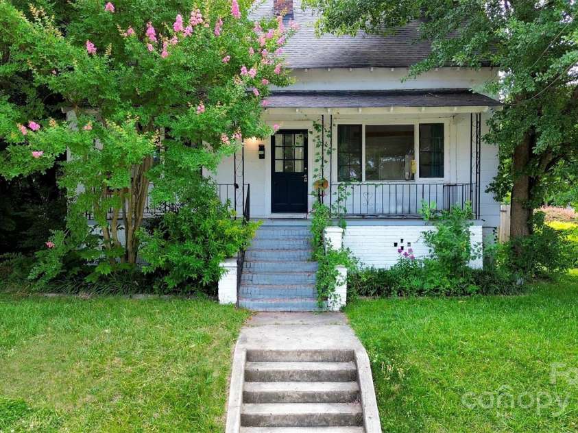 208 Ransom Street, Gastonia, NC 28052.  MLS# CAR4268177, YatesRealty ID 32045. 