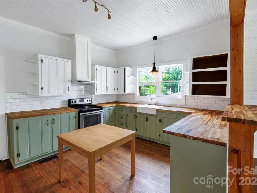 208 Ransom Street, Gastonia, NC 28052.  MLS# CAR4268177, YatesRealty ID 32045. 