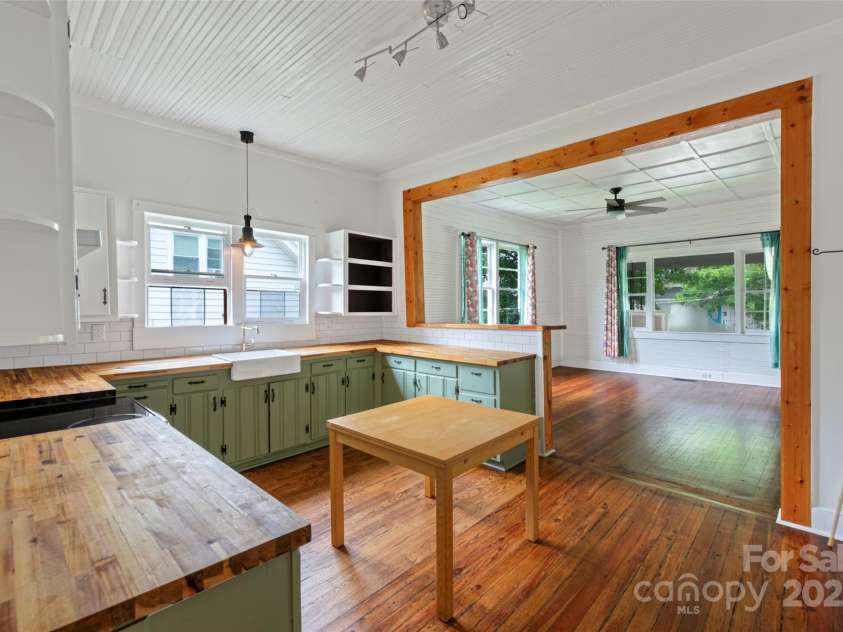 208 Ransom Street, Gastonia, NC 28052.  MLS# CAR4268177, YatesRealty ID 32045. 