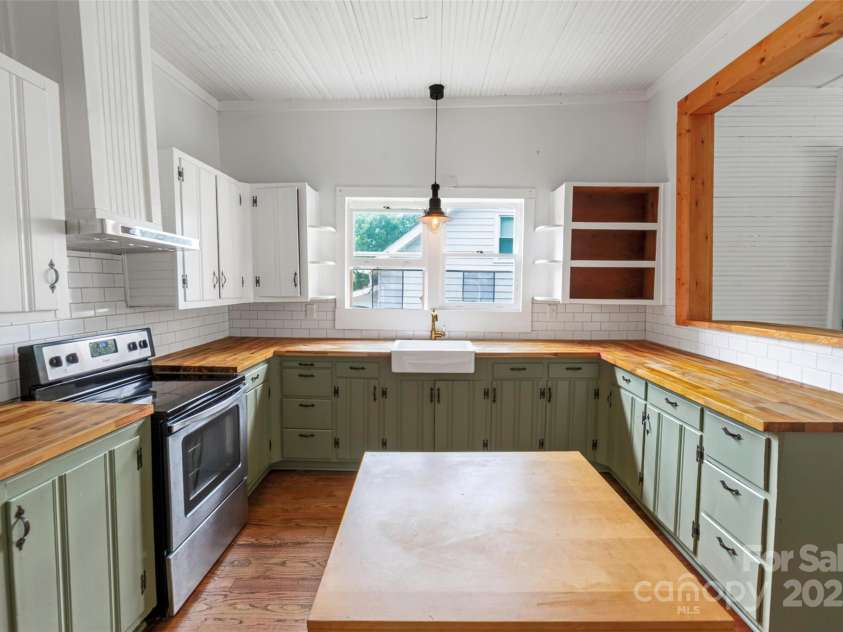 208 Ransom Street, Gastonia, NC 28052.  MLS# CAR4268177, YatesRealty ID 32045. 