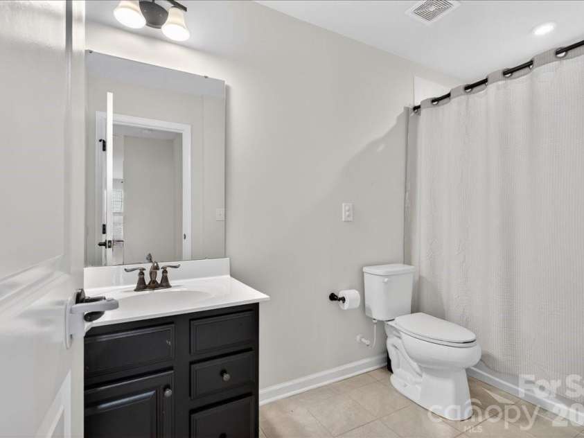 1677 Scarbrough Circle, Concord, NC 28025.  MLS# CAR4390698, YatesRealty ID 32046. Bathroom