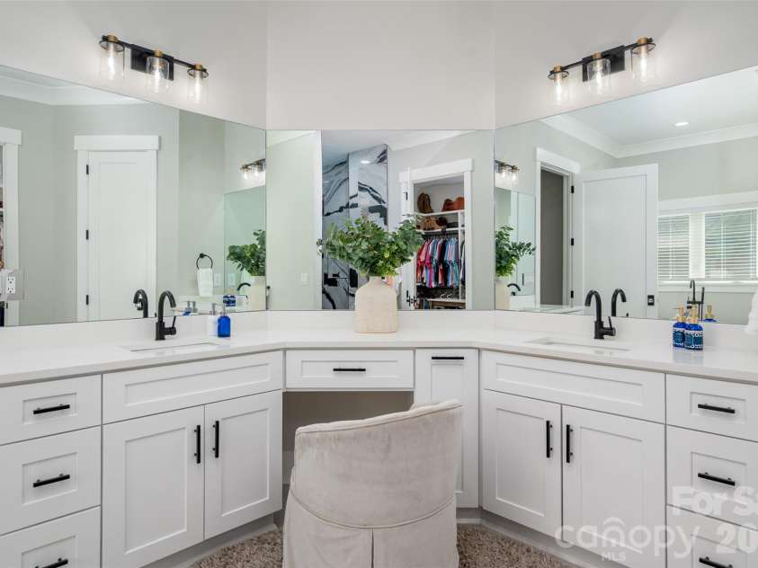 10035 Whispering Falls Avenue, Charlotte, NC 28227.  MLS# CAR4393646, YatesRealty ID 32047. 