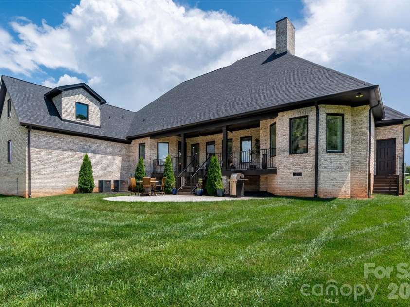 10035 Whispering Falls Avenue, Charlotte, NC 28227.  MLS# CAR4393646, YatesRealty ID 32047. 