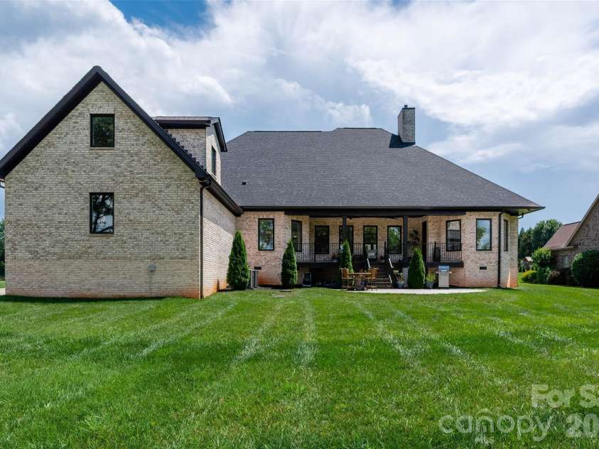10035 Whispering Falls Avenue, Charlotte, NC 28227.  MLS# CAR4393646, YatesRealty ID 32047. 