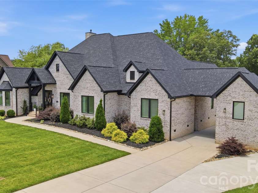 10035 Whispering Falls Avenue, Charlotte, NC 28227.  MLS# CAR4393646, YatesRealty ID 32047. 