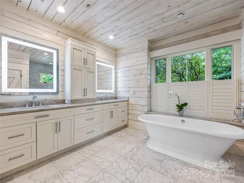 251 Toxaway Court, Lake Toxaway, NC 28747.  MLS# CAR4265762, YatesRealty ID 32047. 