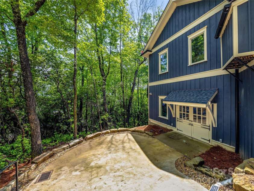 251 Toxaway Court, Lake Toxaway, NC 28747.  MLS# CAR4265762, YatesRealty ID 32047. 