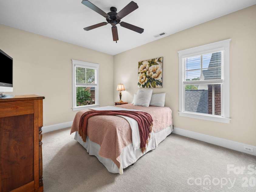 718 Kingsley Way, Belmont, NC 28012.  MLS# CAR4391382, YatesRealty ID 32049. 