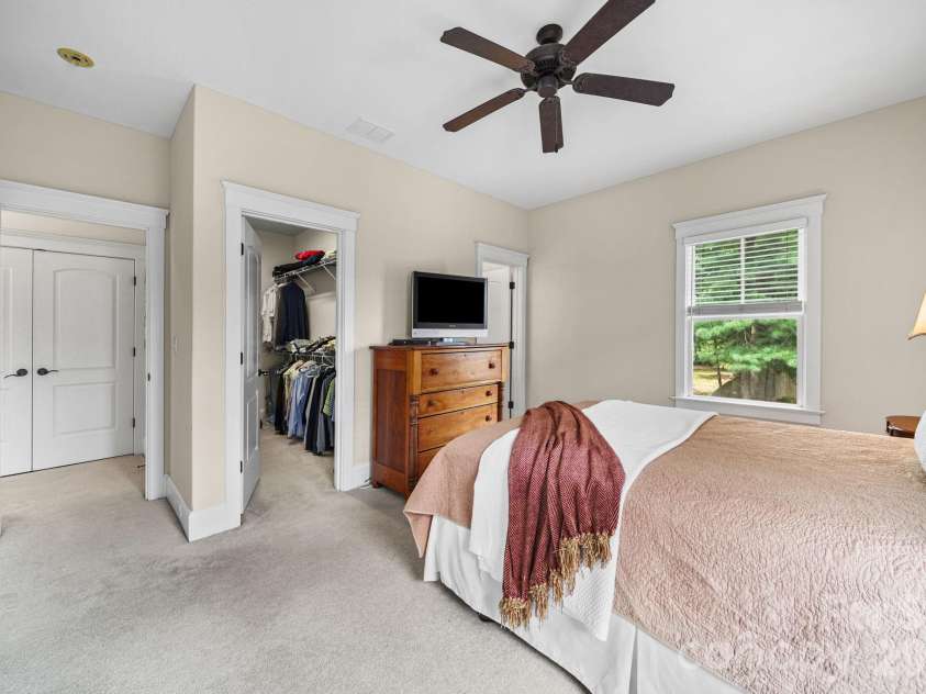 718 Kingsley Way, Belmont, NC 28012.  MLS# CAR4391382, YatesRealty ID 32049. 
