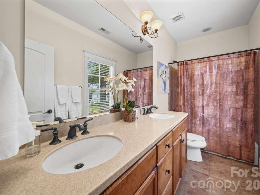 718 Kingsley Way, Belmont, NC 28012.  MLS# CAR4391382, YatesRealty ID 32049. 