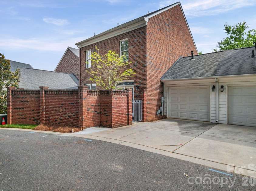 718 Kingsley Way, Belmont, NC 28012.  MLS# CAR4391382, YatesRealty ID 32049. 