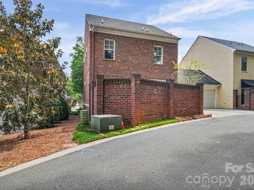 718 Kingsley Way, Belmont, NC 28012.  MLS# CAR4391382, YatesRealty ID 32049. 