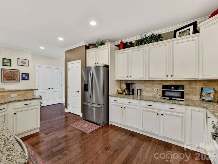 16033 Oxford Glenn Drive, Huntersville, NC 28078.  MLS# CAR4353703, YatesRealty ID 3205. 