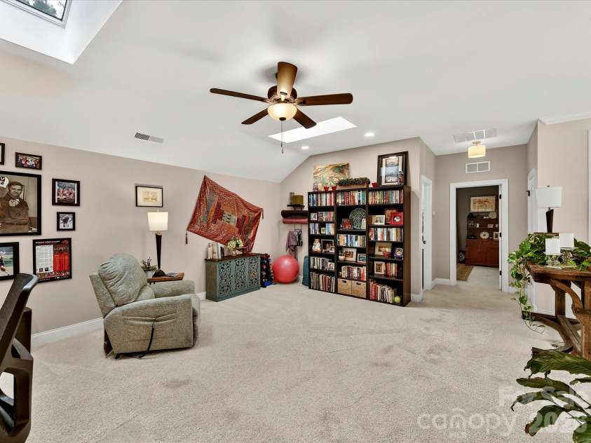 16033 Oxford Glenn Drive, Huntersville, NC 28078.  MLS# CAR4353703, YatesRealty ID 3205. 
