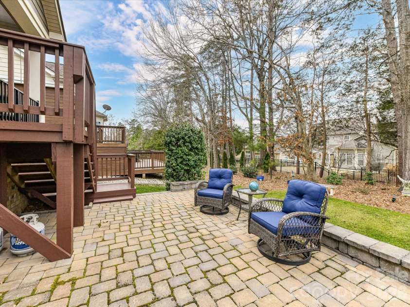 16033 Oxford Glenn Drive, Huntersville, NC 28078.  MLS# CAR4353703, YatesRealty ID 3205. 