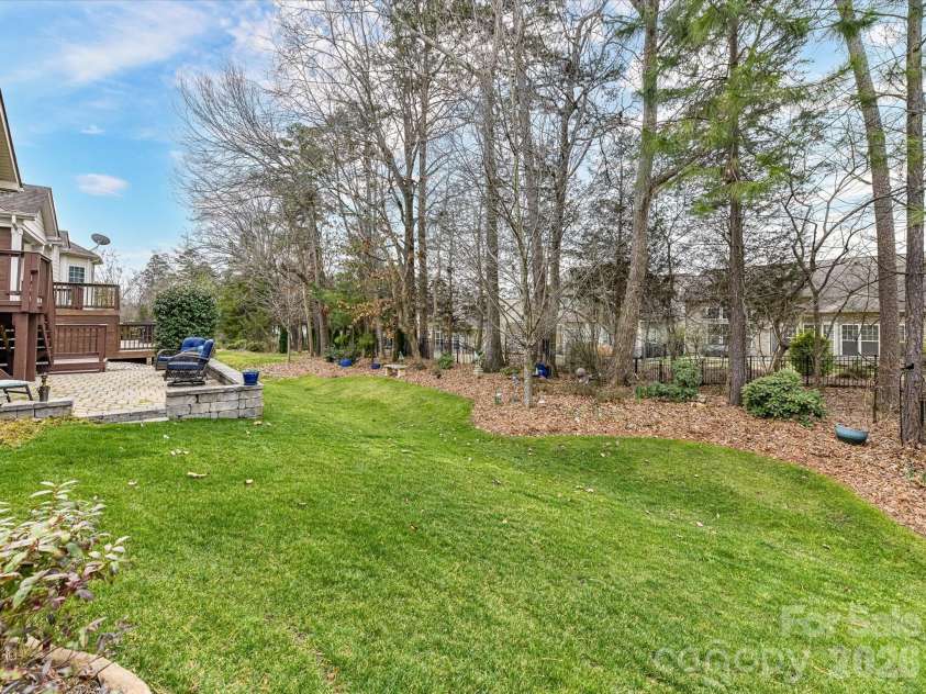 16033 Oxford Glenn Drive, Huntersville, NC 28078.  MLS# CAR4353703, YatesRealty ID 3205. 