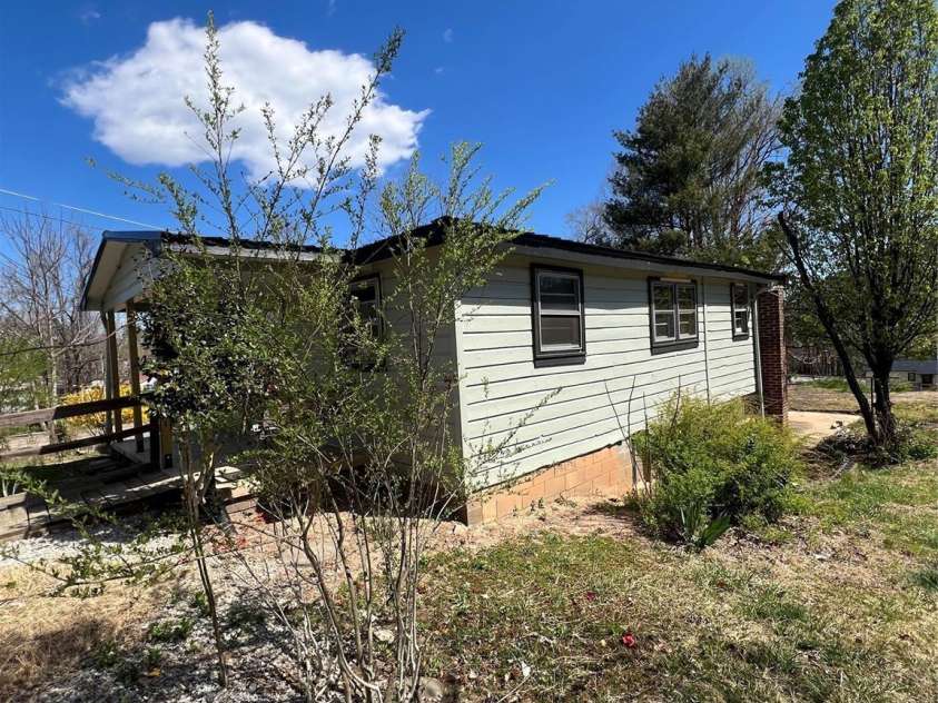 61 Woodlawn Street, Marion, NC 28752.  MLS# CAR4240088, YatesRealty ID 3205. 