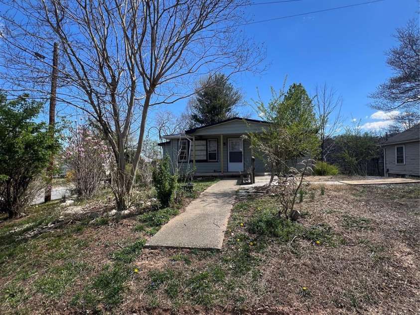 61 Woodlawn Street, Marion, NC 28752.  MLS# CAR4240088, YatesRealty ID 3205. 