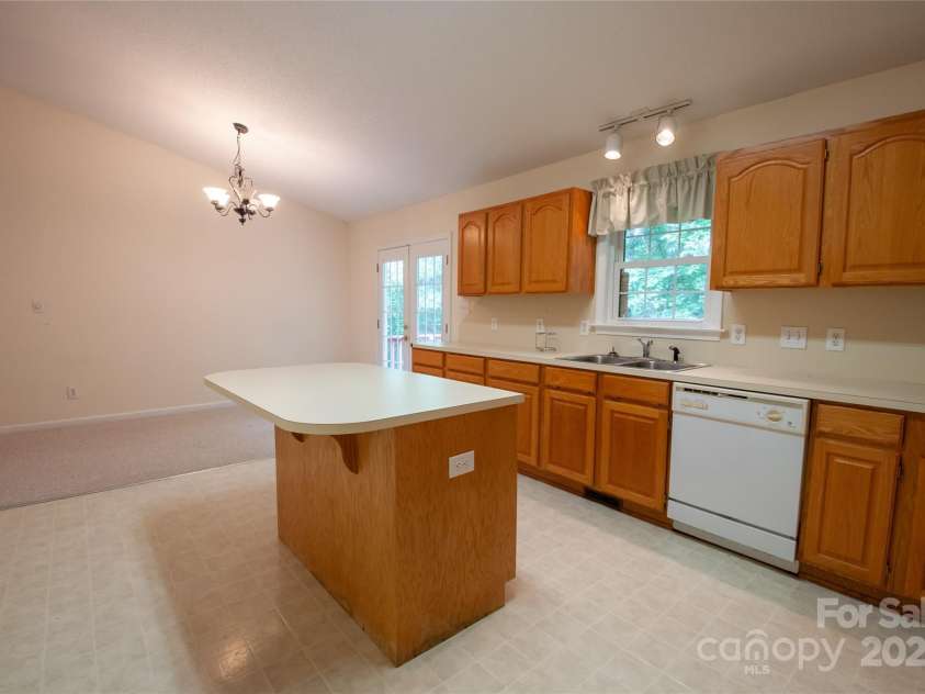 114 Lynn Hollow Drive, Statesville, NC 28677.  MLS# CAR4288959, YatesRealty ID 32052. 