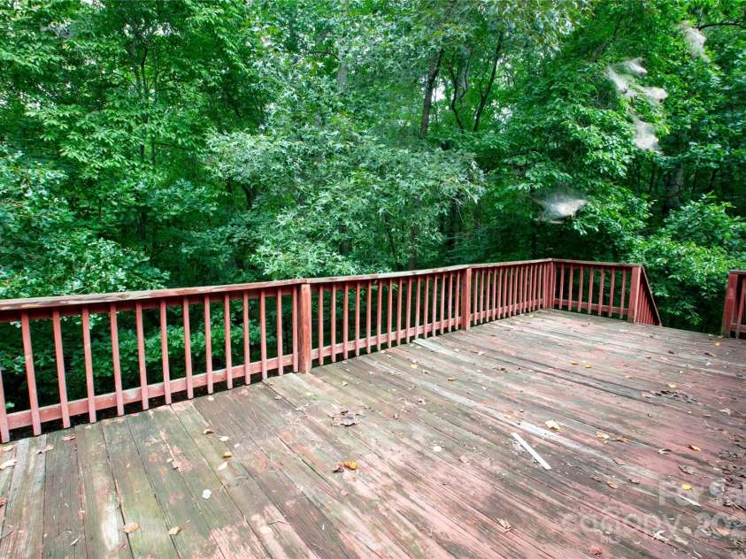 114 Lynn Hollow Drive, Statesville, NC 28677.  MLS# CAR4288959, YatesRealty ID 32052. 