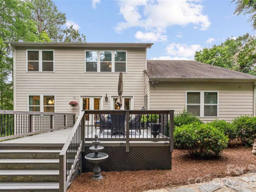 1205 Crofton Drive, Waxhaw, NC 28173.  MLS# CAR4390642, YatesRealty ID 32052. 